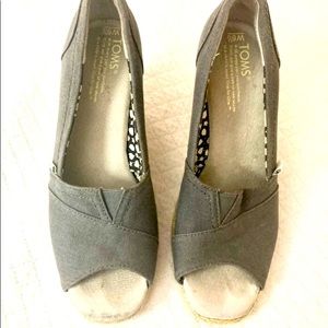 EUC Size 6 1/2 Toms Wedges